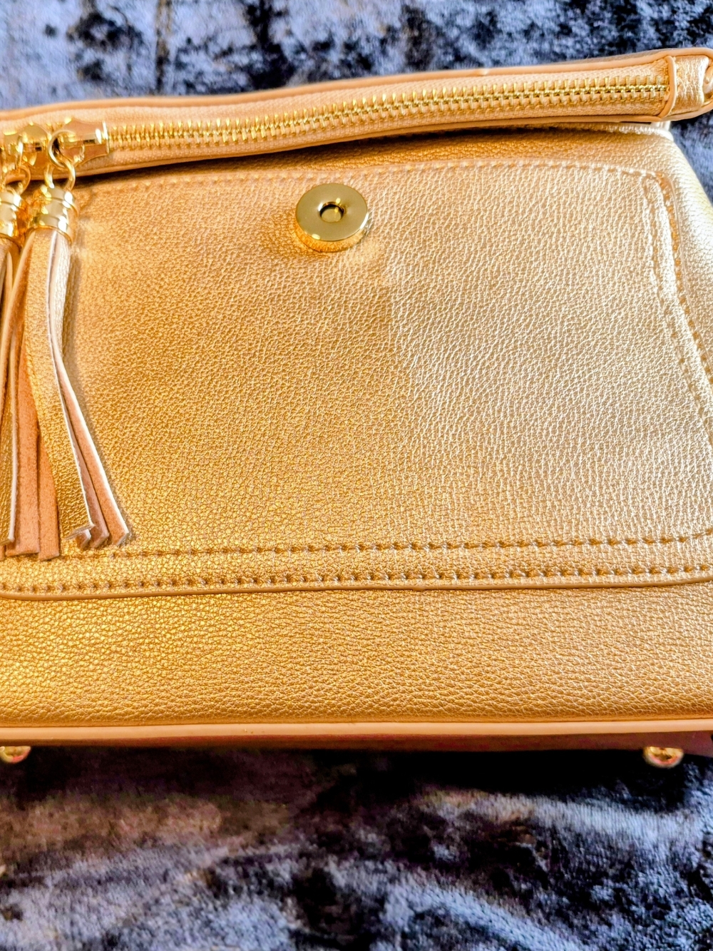 MKF Rose Gold Women’s Tassel Vegan Crossbody Bag New With Tags - Picture 3 of 16